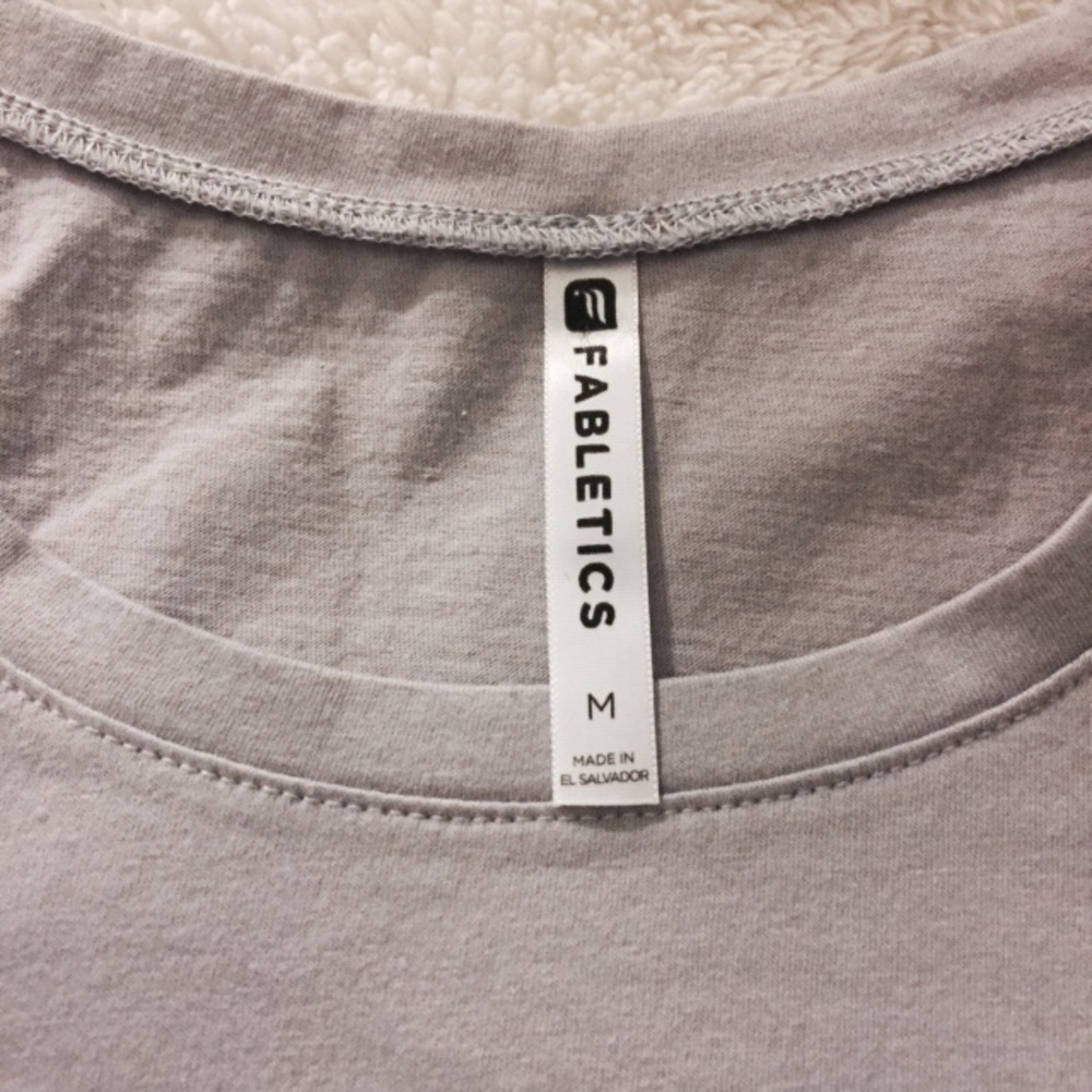 Fabletics Hypnos Tee with back mesh in Medium - Picture 3 of 3